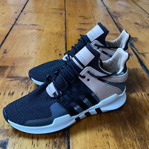 Adidas sneaker. *reposh* excellent condition!